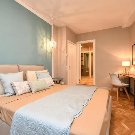 Luxury Modern By The Apartament Salò