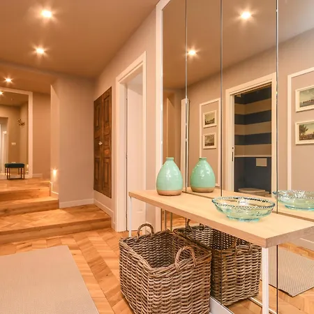 Apartament Luxury Modern By The Salò