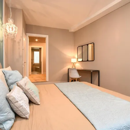 Daire Luxury Modern By The