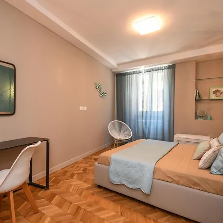 Luxury Modern By The Daire