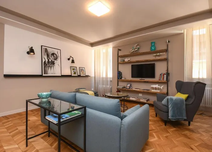 Luxury Modern By The Apartament Salò