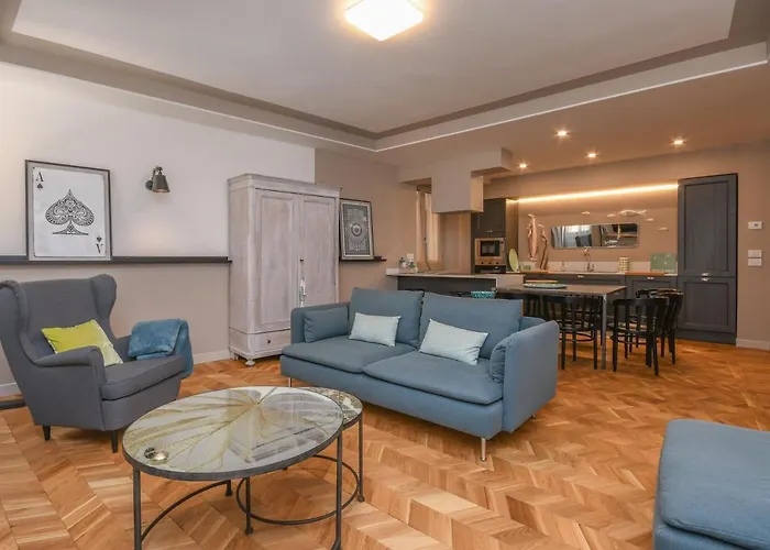 Luxury Modern By The Apartament